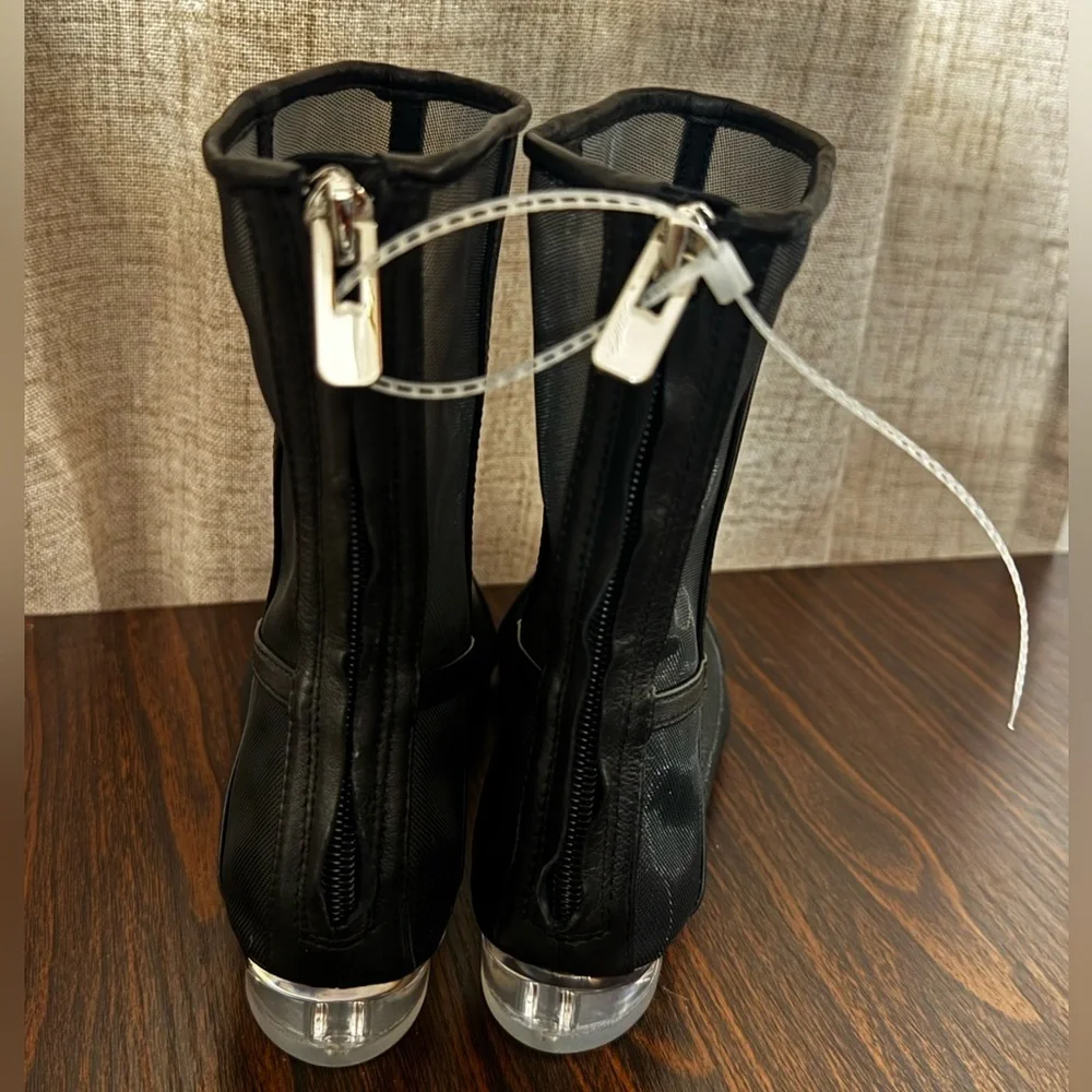 Antonio Melani Elizabeth Damrich femme cage mesh black ankle booties 6.5 NWOB